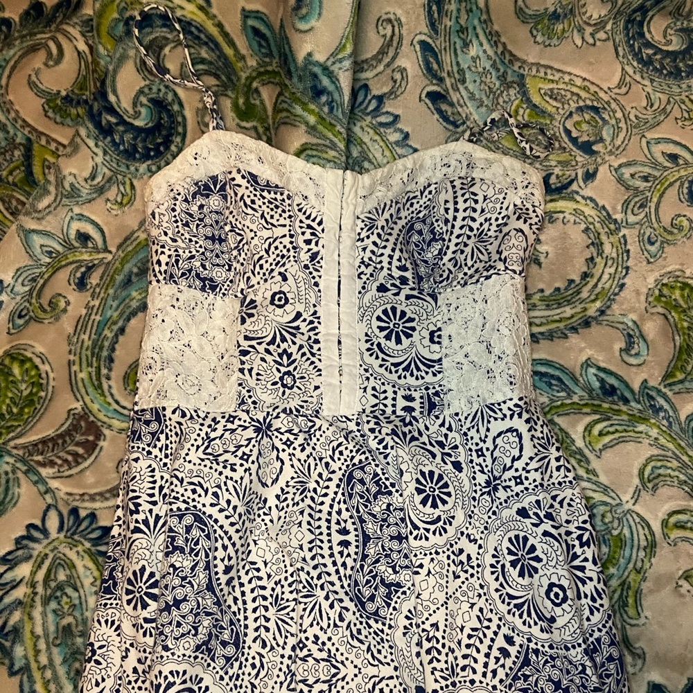 AEROPOSTALE white and blue patterned dress